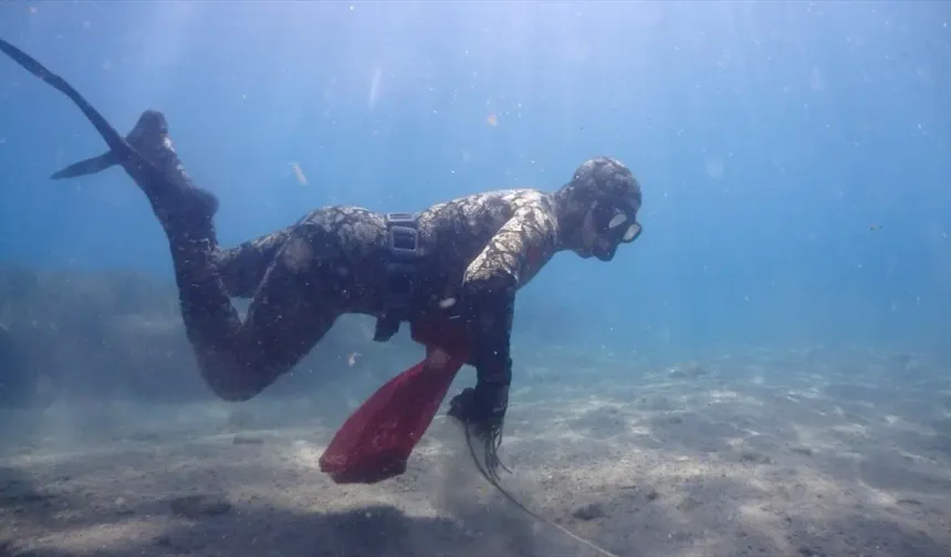 Bodrum'da gönüllü dalgıçlar deniz dibinden 168 kilogram atık çıkardı