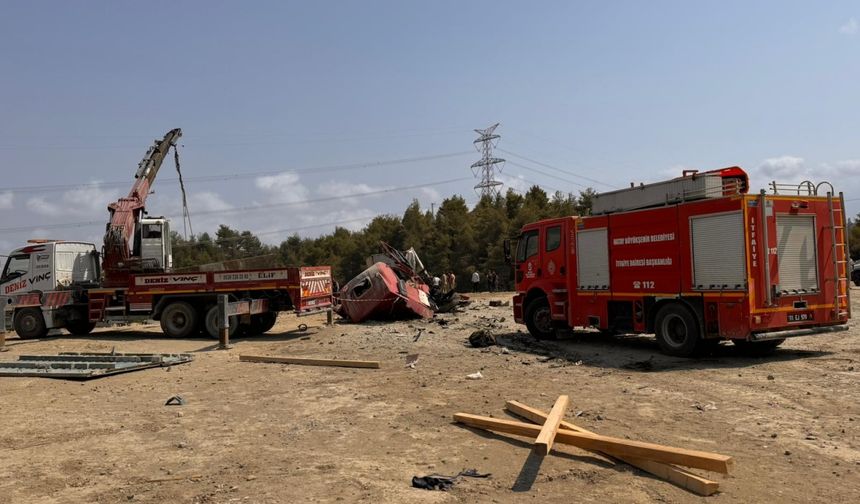 Hatay'da freni arızalanan vincin çarptığı park halindeki tırın sürücüsü öldü