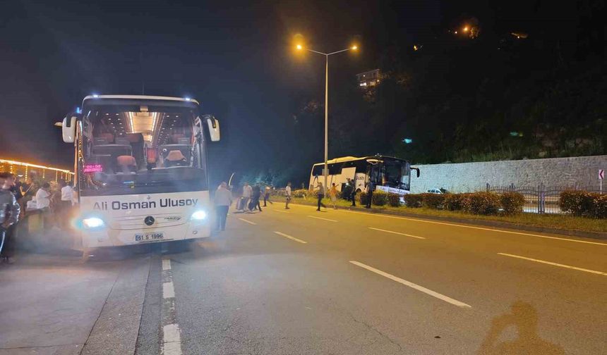 Rize’de Yolcu Otobüsü Refüje Çıktı