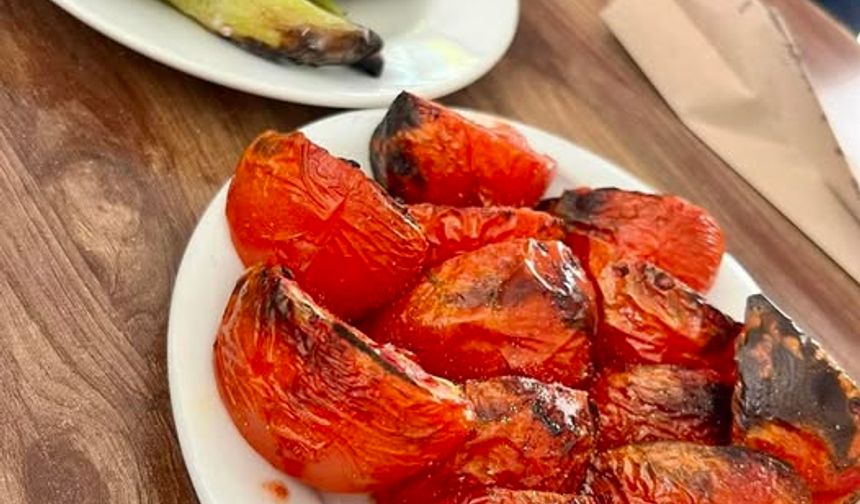 Osmaniye'de Kebap Sofralarının Vazgeçilmezi Közlenmiş Domates ve Biber!