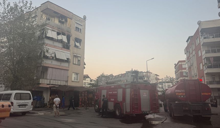 Antalya'da 4 katlı binada çıkan yangın söndürüldü