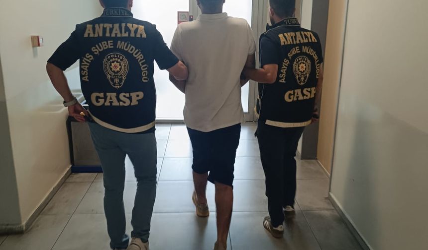 Antalya'da 8 iş yerinin yandığı olaya ilişkin 2 zanlı tutuklandı