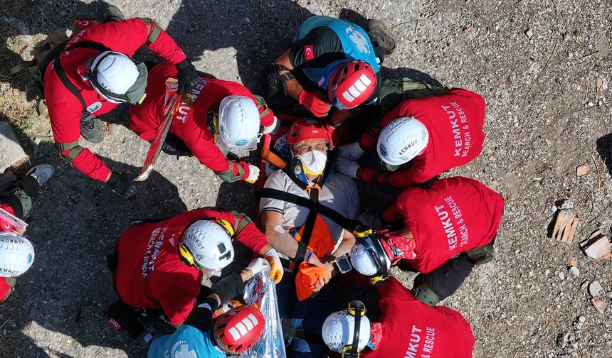 Antalya'da AFAD koordinesinde deprem tatbikatı yapıldı