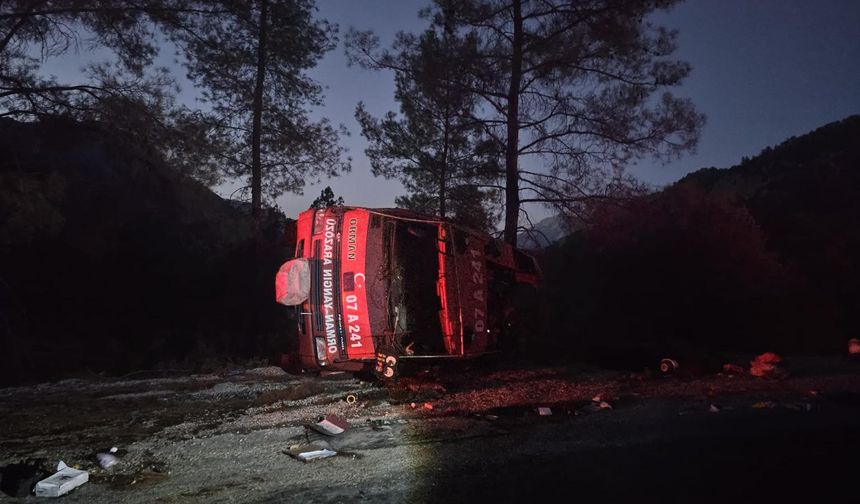 Antalya'da arazözün devrilmesi sonucu 2 kişi yaralandı