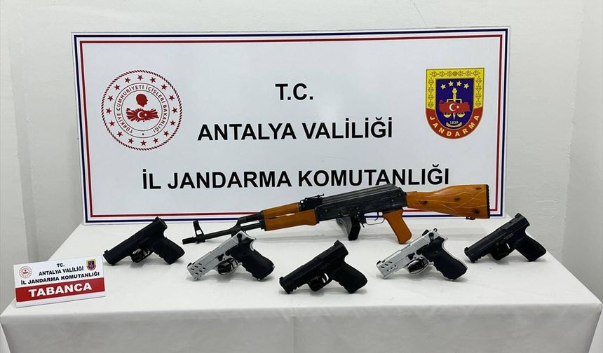 Antalya'da ruhsatsız silah kaçakçılığı operasyonunda yakalanan 2 şüpheliden biri tutuklandı