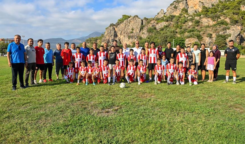 Başkan Avcıoğlu, yaz futbol okulunu ziyaret etti