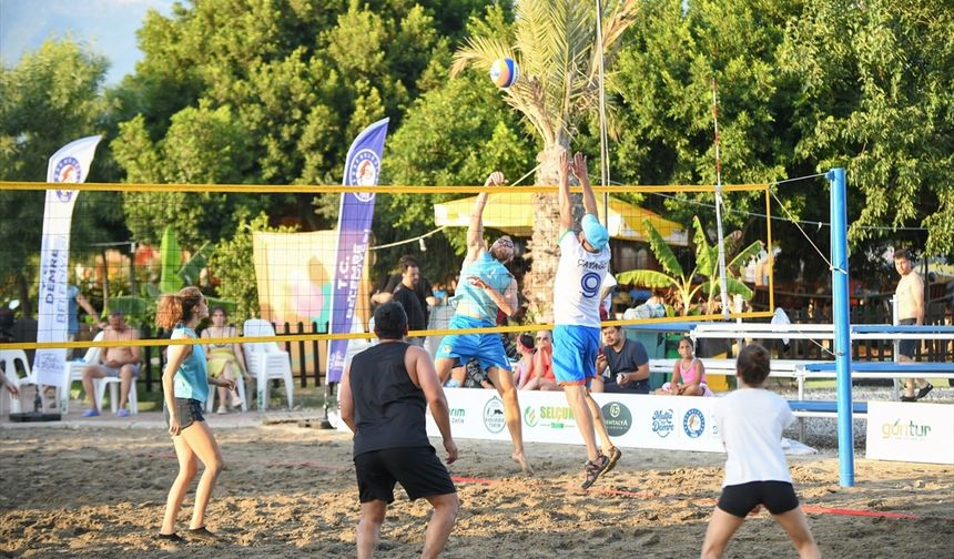 Demre'de 5. Geleneksel Taş Beach Voleybol Turnuvası başladı