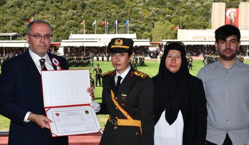 Ömer Halisdemir’in Kızı Elif Nur Teğmen Oldu