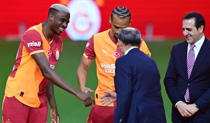 Galatasaray'da Tarihi Anlar Osimhen ve Sane İmzaladı