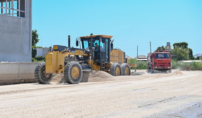 Kumluca'da asfaltlama çalışması devam ediyor