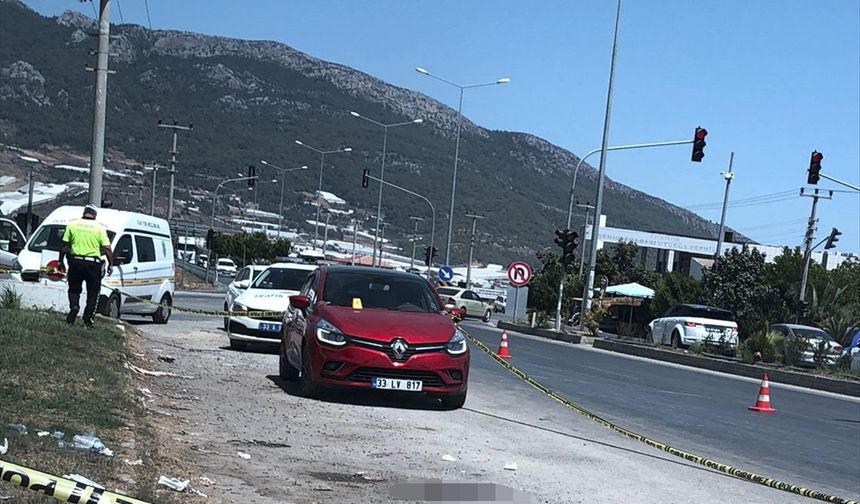 Mersin'de av tüfeğiyle öldürülen kadının cenazesi toprağa verildi