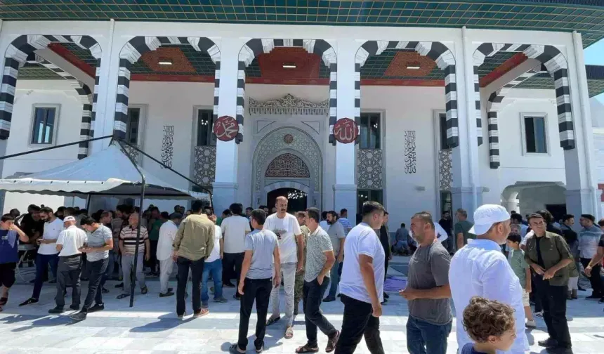 Osmaniye’de Cebelibereket Şehitlik Camii Cuma Namazıyla Açıldı