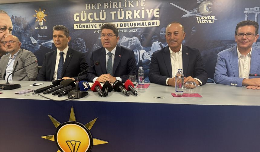 Adalet Bakanı Tunç, Antalya'da AK Partililerle buluştu: