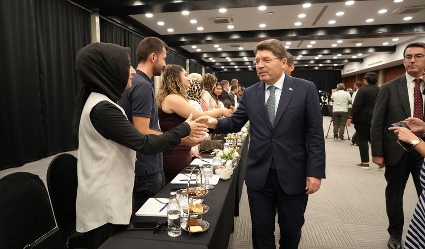 Adalet Bakanı Tunç, Antalya'da avukatlarla buluştu: