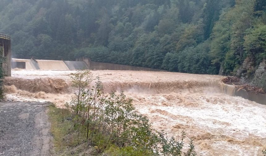 Rize’yi Sel Vurdu Can Kaybı Yok Hasar Büyük