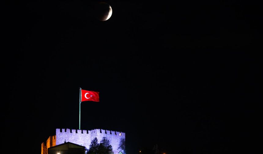 Türkiye’yi Saran Kanlı Ay Tutulması