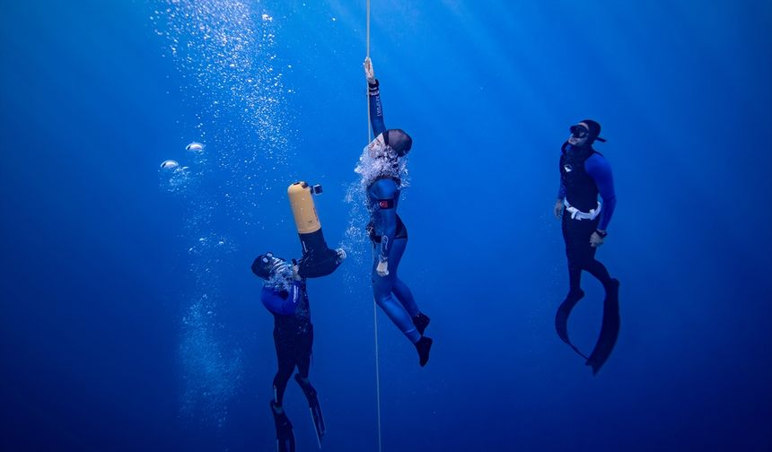 GÜNCELLEME - Şahika Ercümen, değişken ağırlık paletsiz dalışta dünya rekorunu geliştirdi