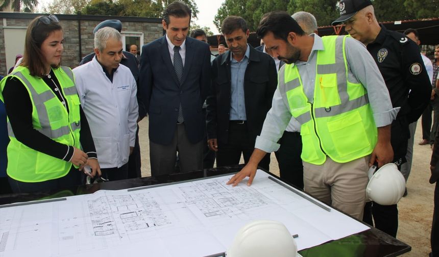 Bozyazı Kaymakamı Topsakaloğlu'ndan hastane inşaatında inceleme