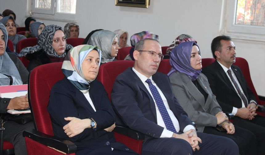 Kahramanmaraş'ta kadınlara 'Güven toplumunun inşası, şiddetin anatomisi ve çözüm yolları' eğitimi verildi
