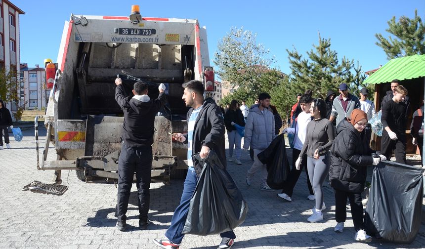 Kars'ta “Temiz çevre sağlıklı nesil” projesiyle öğrenciler çöp topladı