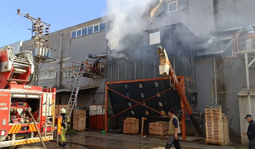 İnegöl’de fabrika yangını: Bir işçi yaralandı
