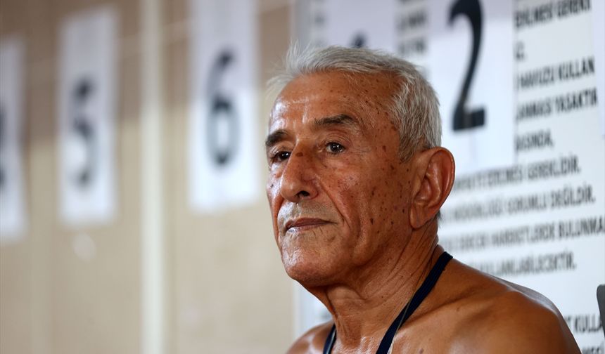 Su kanalında yüzmeyi öğrendi, sırtüstü yarışlarında rakiplerine şans tanımıyor