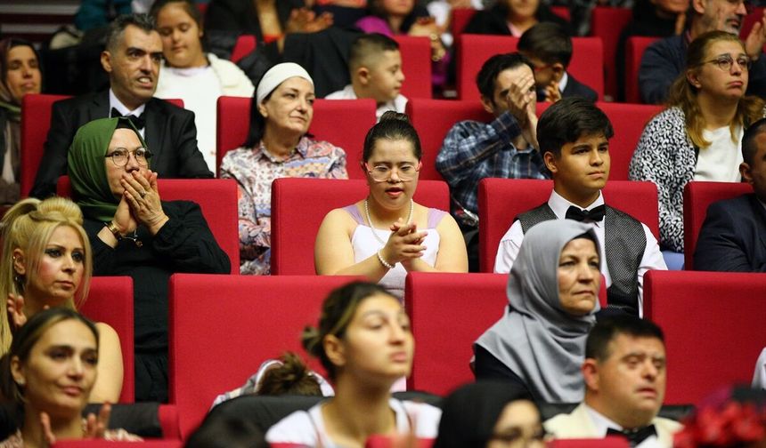 Adana'da 'Farkımı Fark Et, Benimle Dans Et' etkinliği düzenlendi