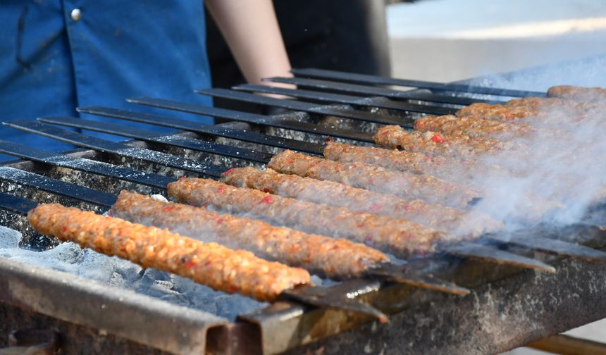 Adana'da 'Tutum, Yatırım ve Türk Malları Haftası' kutlandı