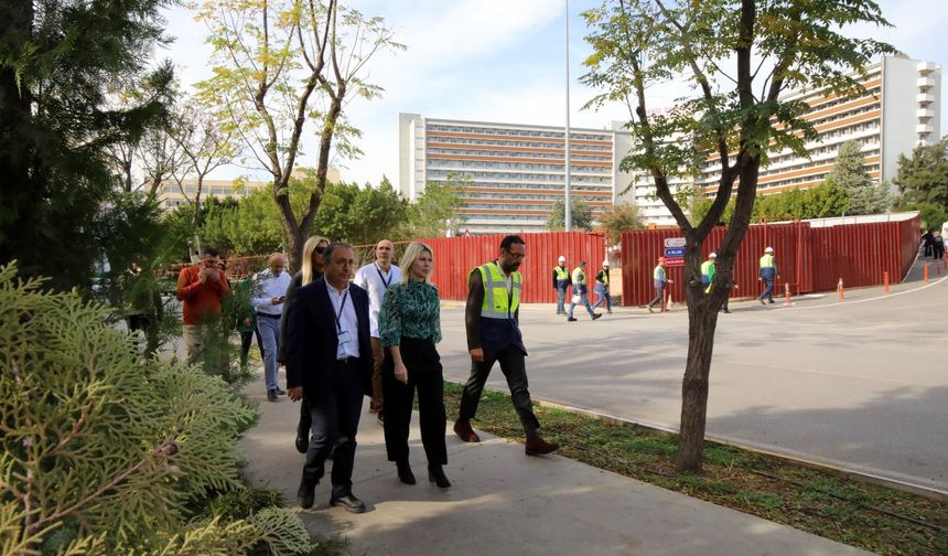 Akdeniz Üniversitesi Rektörü Prof. Dr. Özkan, üniversite hastanesinin inşaat alanını gezdi