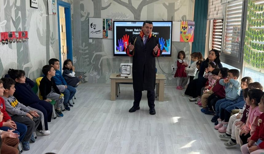 Anamur Cumhuriyet Başsavcısı Tanju Çatlı, anaokulu öğrencileriyle buluştu
