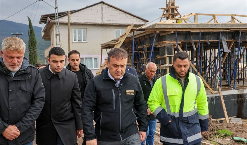 Bilecik'teki orman yangınında evleri zarar görenler için başlatılan konut inşaatları sürüyor