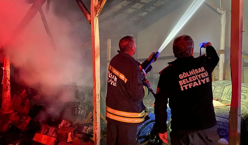 Burdur'da kalorifer kazanının patlaması sonucu çıkan yangın söndürüldü