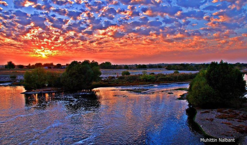 Ceyhan Nehri’nde Görsel Şölen Hemite'de Gün Batımı Bir Başka Güzel