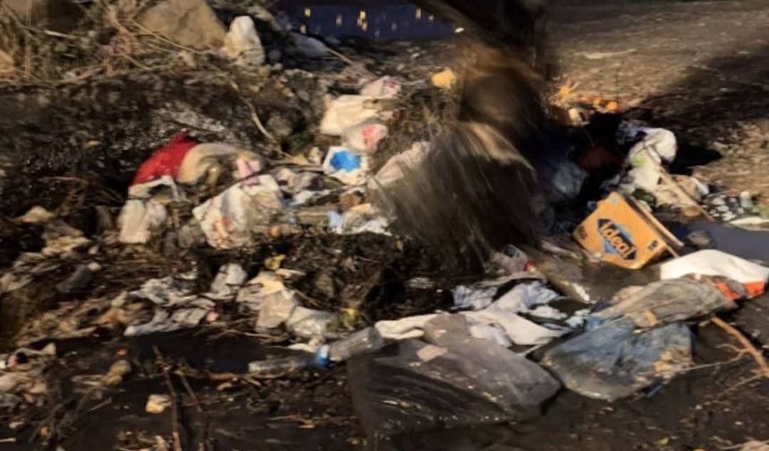 Düziçi'nde Belediyesi Sabun Çayı’nda Kanal Temizliği Yaptı