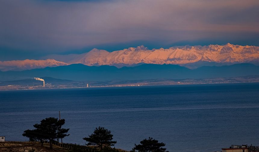 İskenderun’da "Toros" Soğuğu Karlı Zirveler Körfezi Selamlıyor