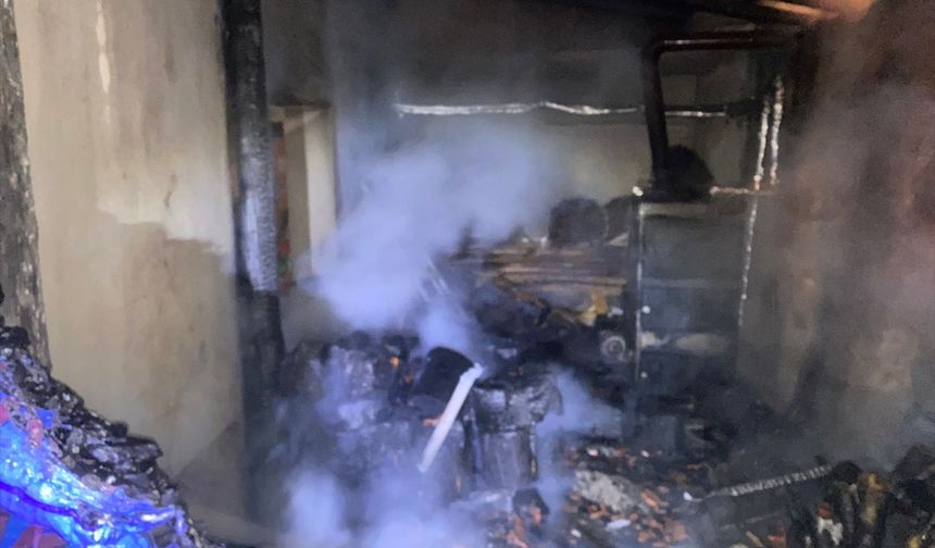 Isparta'da kalorifer kazanının patlaması sonucu yangın çıkan evdeki 3 kişi yaralandı