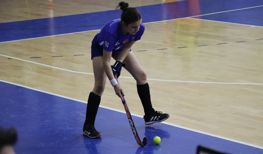 Kadınlar Salon Hokeyi Süper Lig maçları Alanya'da başladı