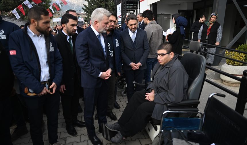Kahramanmaraş'ta engelli vatandaşlara akülü sandalye ve elektrikli motor desteği