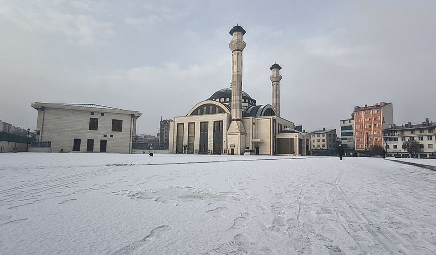 Kars'ta kar yağışı etkili oldu