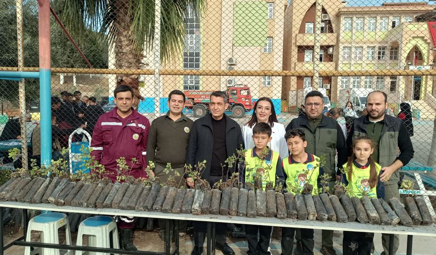 Kozan'da kan bağışçılarına fidan hediye edildi