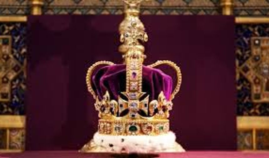 Demokrasi Çatırdıyor Diyerek Tacı Hedef Aldılar!