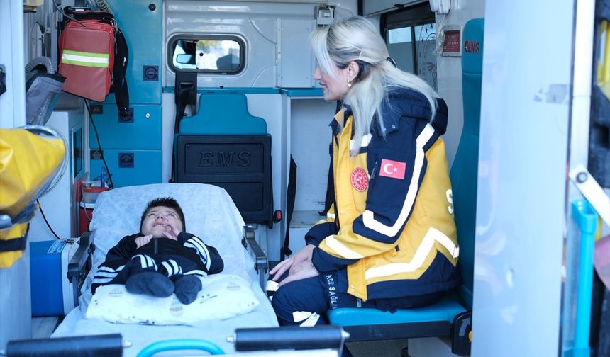 Mersin'de cam kemik hastası çocuğun Yerköprü Şelalesi'ni görme hayali gerçek oldu