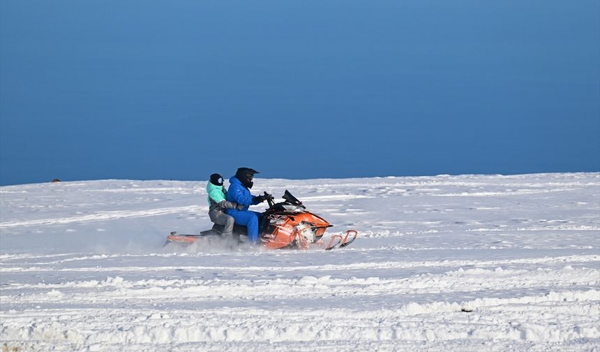 Off-road tutkunları kar yağışının ardından Trabzon'daki Hıdırnebi Yaylası'nda bir araya geldi