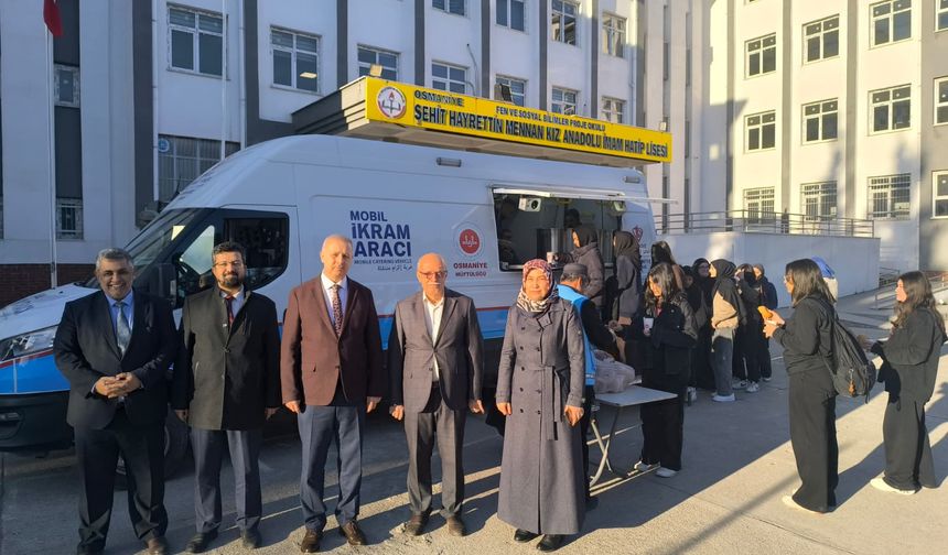 Osmaniye İl Müftülüğü Öğrencilere Sıcak Çorba Dağıttı