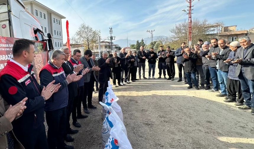Osmaniye'de üreticilere sertifikalı tohumluk nohut dağıtıldı