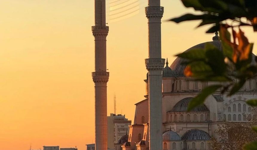 Sabancı Merkez Camii Adana’nın Simgesi Olmaya Devam Ediyor