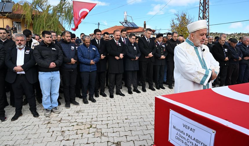 Tokat'ta kalp krizi geçirerek hayatını kaybeden askerin cenazesi Isparta'da defnedildi