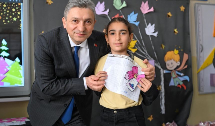 Antalya, Muğla, Isparta ve Burdur'da karne heyecanı yaşandı