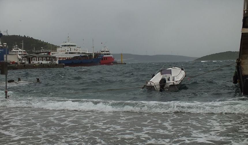 Balıkesir'de kuvvetli sağanak ve rüzgar etkili oluyor