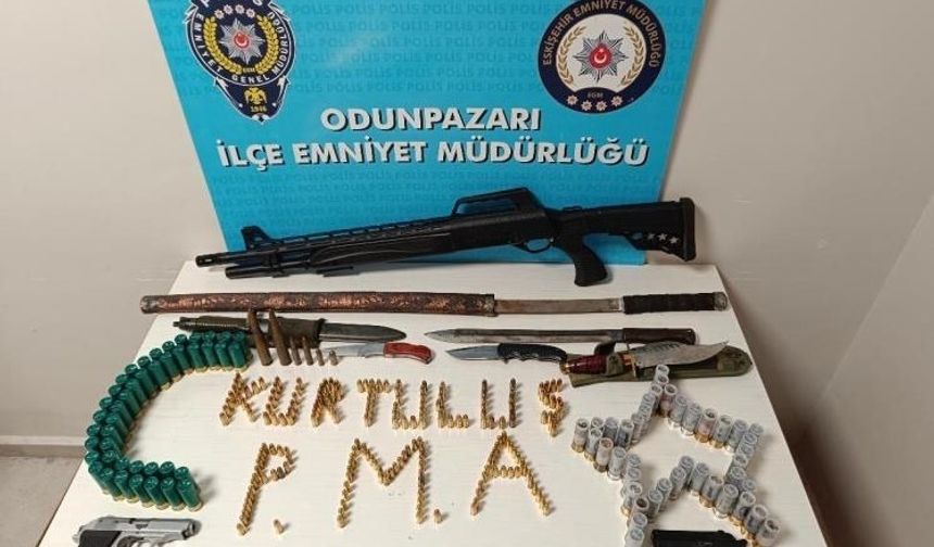 Bisikletliye Çarptı, Silahla Tehdit Etti İş Yerinden Cephanelik Çıktı